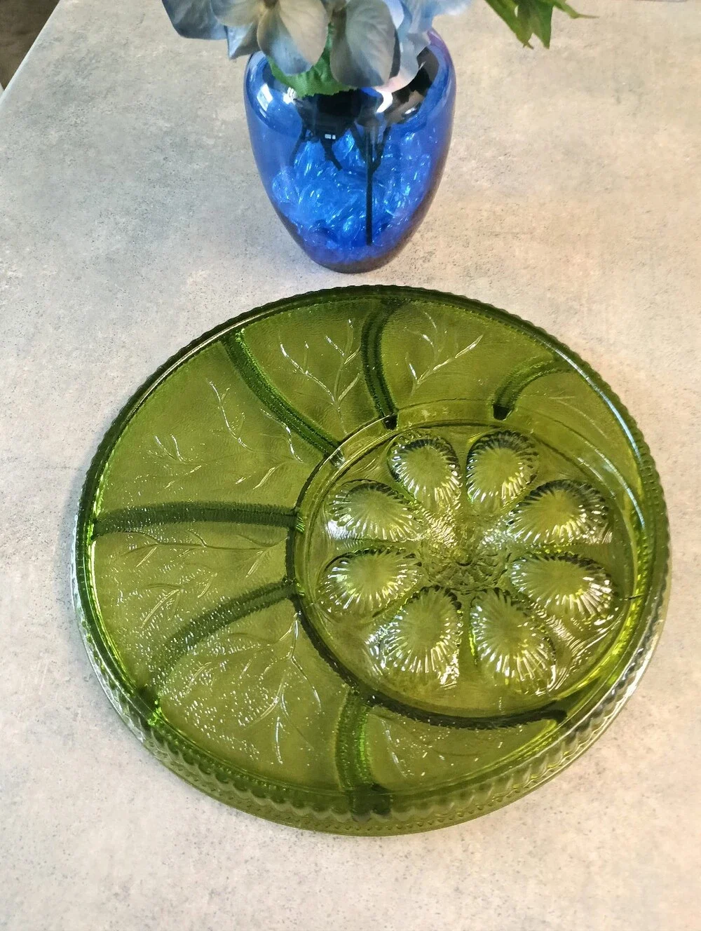 Like New Vintage Indiana Glass Large Hors d'oeuvres/Egg Avocado Green Serving Di